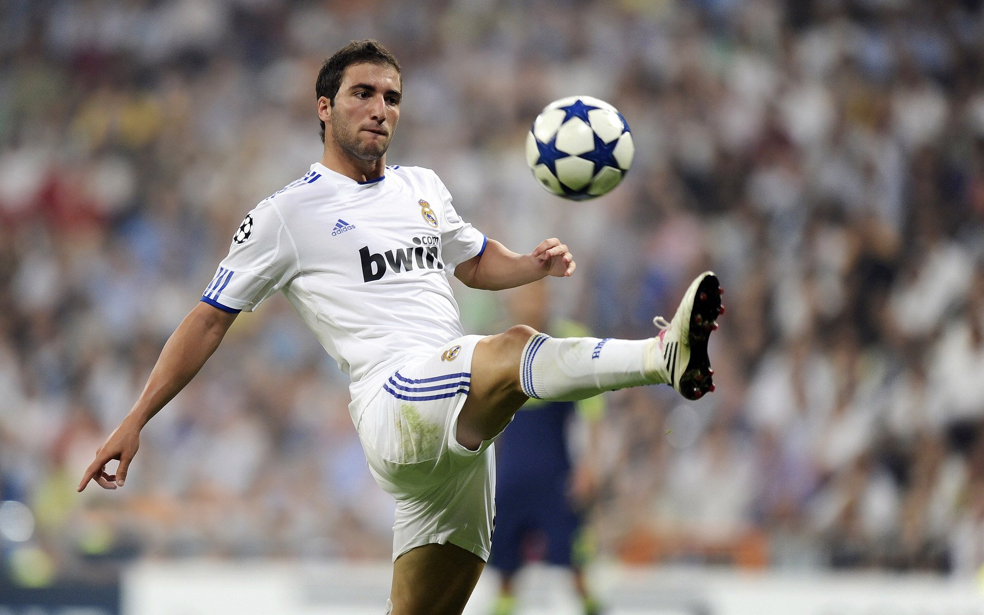 开云电竞app-罗马两翼齐飞撕裂防守阵型，罗马二各国最强阵容